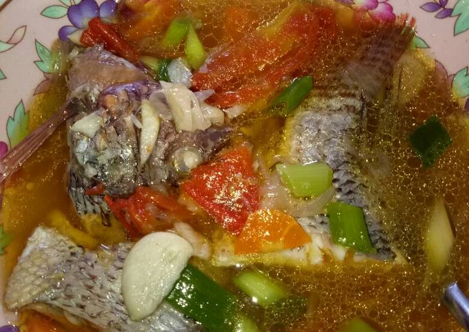 Bagaimana Cara Membuat Sop ikan mujair yang Lezat Anti