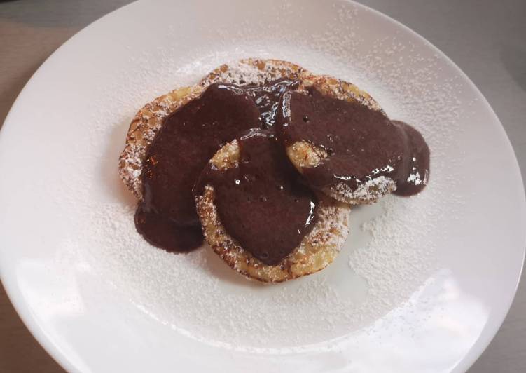 Gluténmentes banános amerikai palacsinta csokiöntettel