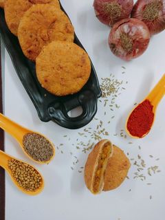 प्याज़ की कचौड़ी (Pyaz Ki kachori recipe in Hindi) रेसिपी मुख्य फोटो