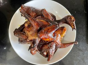 Hình của món Chim câu nướng.