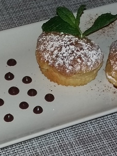 Una foto de Bocaditos de pasta choux con crema de chocolate