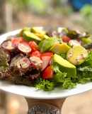 Salad Bơ Nho Sốt Mè Rang