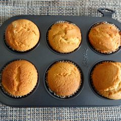 A picture of Queen cakes.