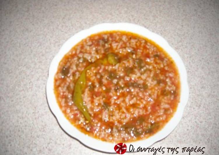 Tomato rice in the pot