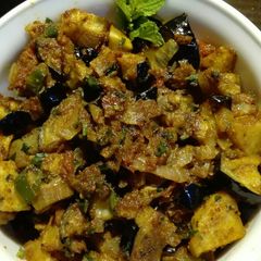 A picture of Aaloo Began (Brinjal) Fry.