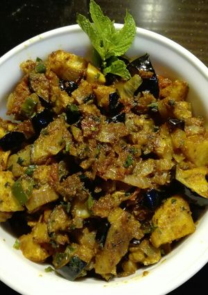 A picture of Aaloo Began (Brinjal) Fry.