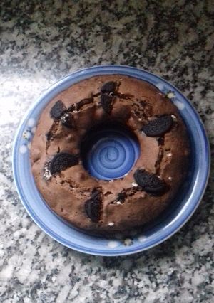 Una foto de Torta de chocolate y oreo vegana