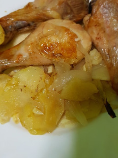 Una foto de Muslitos de pollo al horno