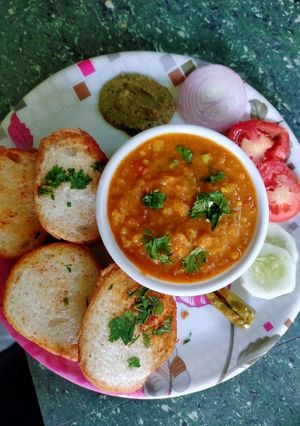 पाव भाजी (Pav bhaji recipe in Hindi) रेसिपी मुख्य फोटो