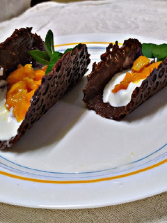 ચોકલેટ ટાકોઝ (Chocolate Tacos Recipe In Gujarati) રેસીપી મુખ્ય ફોટો
