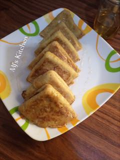 A picture of Vanilla Oats crepes with lime syrup.