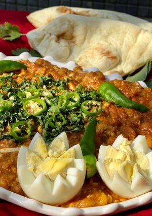 A picture of Dhaba style Anda daal😋.