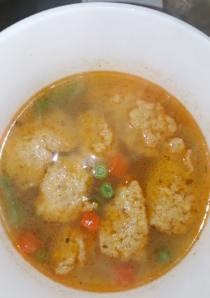 Zöldséges grízgaluska leves recept fotója