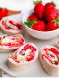 Truskawkowe wrapy śniadaniowe 297 kcal
