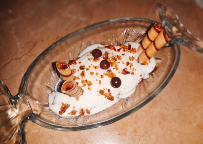 Recipe of Speedy Chocolate and vanilla Cake and ice cream sandae