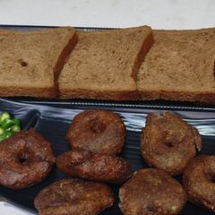 A picture of Brown bread vada.