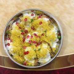 A picture of Dahi papadi.