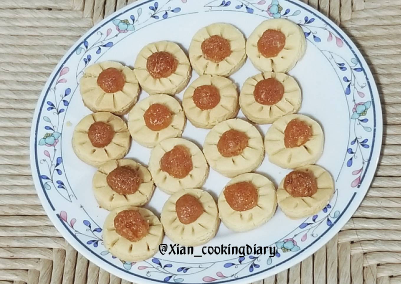 Kek nanas moden.