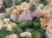 Una foto de huevo con nopal