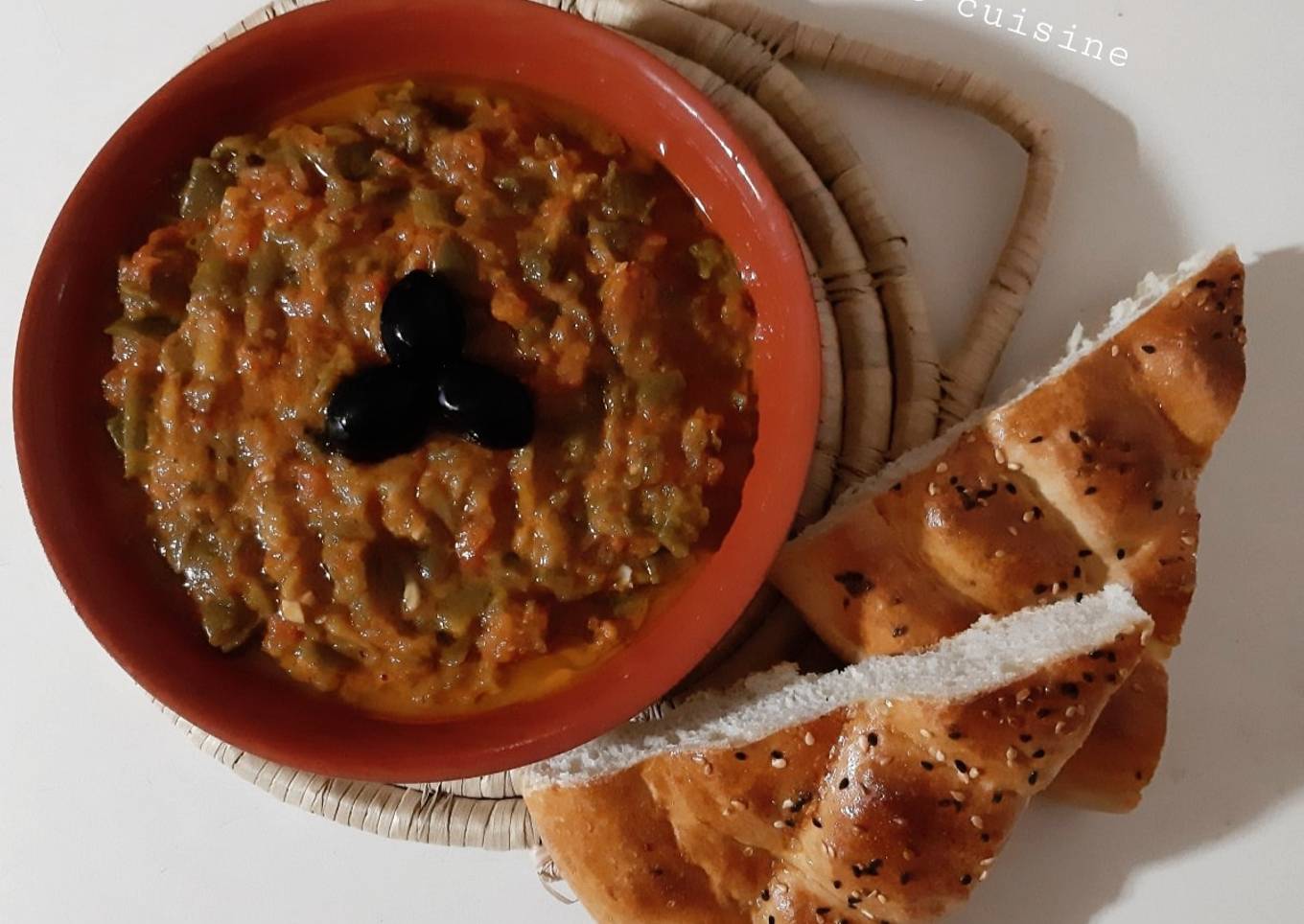 Hmiss accompagné de pain pide 🌶 🫓