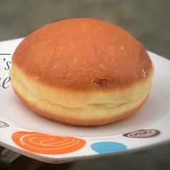 A picture of Round doughnuts (Bombolonis).