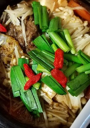 A picture of Beef, napa and enoki mushrooms stew.
