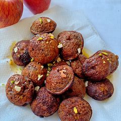 A picture of Apple Ragi uniappam.