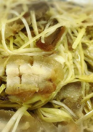 รูปของ กุยช่ายขาวหมูกรอบ