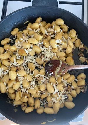 Une photo de Gnocchi & champignons au beurre de sauge avec pecorino du citron & poireaux