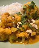 Curry vegano de patatas, coliflor y judías verdes
