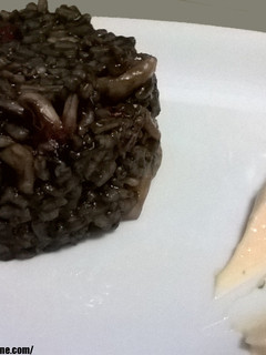 Una foto de Arroz negro con calamares