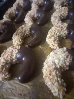 صورة لوصفة حلوة جافة بزاف بنينة لشاف أم يارا