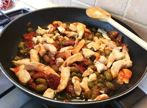 Foto di Straccetti di petto di pollo alla mediterranea