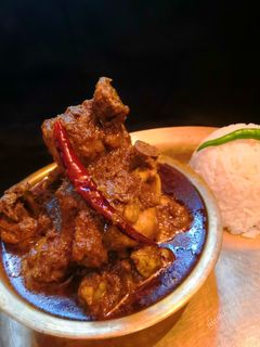গোলবারির স্টাইলে চিকেন কষা(golbari style chicken kosha recipe in Bengali) রেসিপির প্রধান ছবি