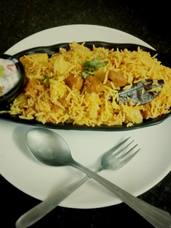 ஆலூ சோயா சங் புலாவ்(aloo soya pulao recipe in tamil) செய்முறை முக்கிய புகைப்படம்