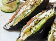 Una foto de sandwich lomito