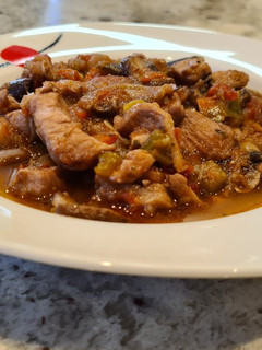 Una foto de Ratatouille con pollo