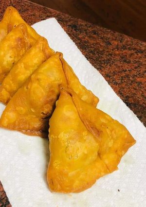 A picture of Aloo samosa.