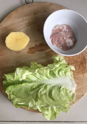 Hình của món Cháo óc heo khoai tây rau cải nhún cho bé.