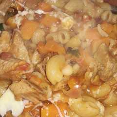 Una foto de Guiso de carne y pasta seca