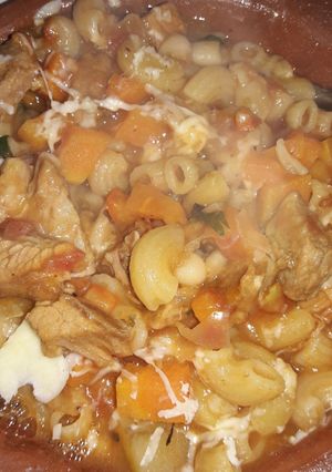 Una foto de Guiso de carne y pasta seca
