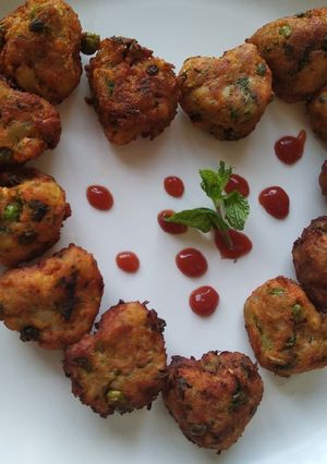 A picture of Carrot and green peas cutlet.