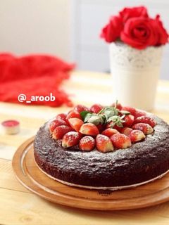 صورة لوصفة كيكة الشوكولا بالفراولة