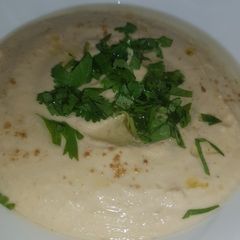 A picture of Hummous.