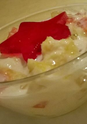 A picture of Fruit Salad with Cream.