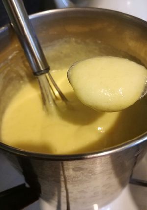 Una foto de Crema pastelera a mi manera. Sin fécula, sin azúcar