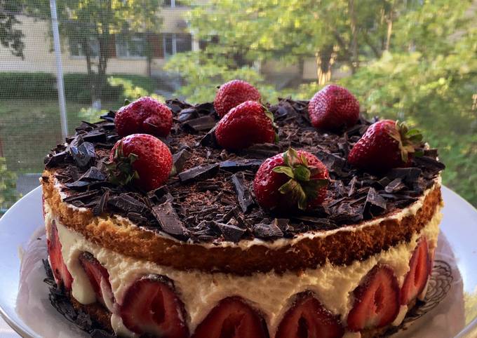Торт «Анна Павлова» с ягодами и фисташками
