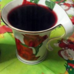A picture of Christmas beverage.