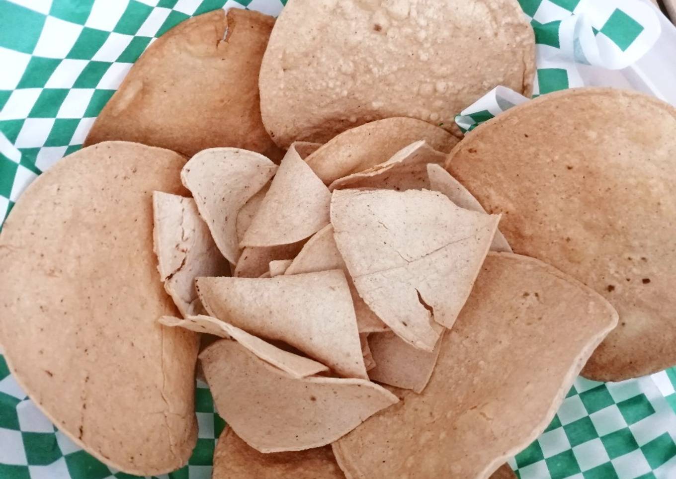 Totopos y tostadas de tortilla de maíz