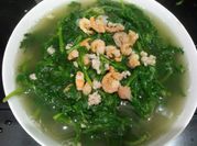 A picture of canh cải cúc nấu tôm